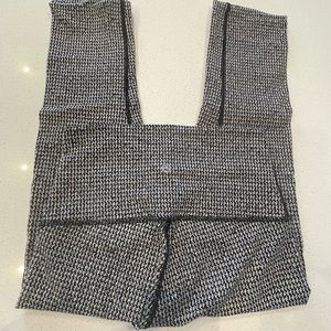 Lululemon size 6 black and white leggings